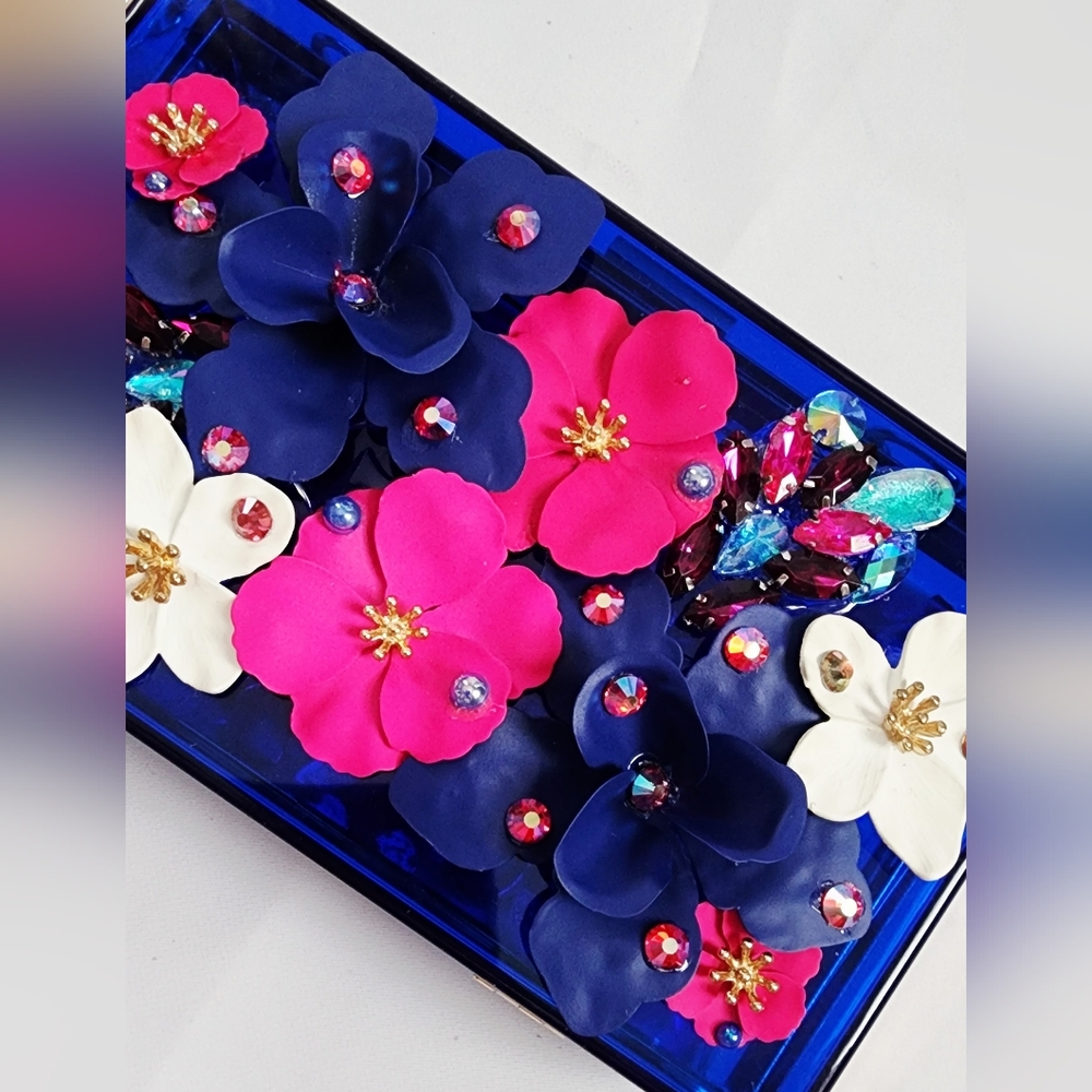 STUNNING BAG!  Flower Power Blue Acrylic Clutch w 3D Flowers - Picture 5 of 9